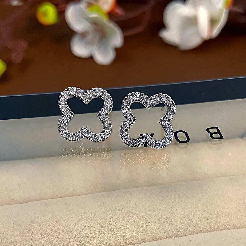 New Fashion Leaf Hollow Zircon Stud Earrings for Women Elegant Niche Triple Flower Earrings Party Jewelry Gift