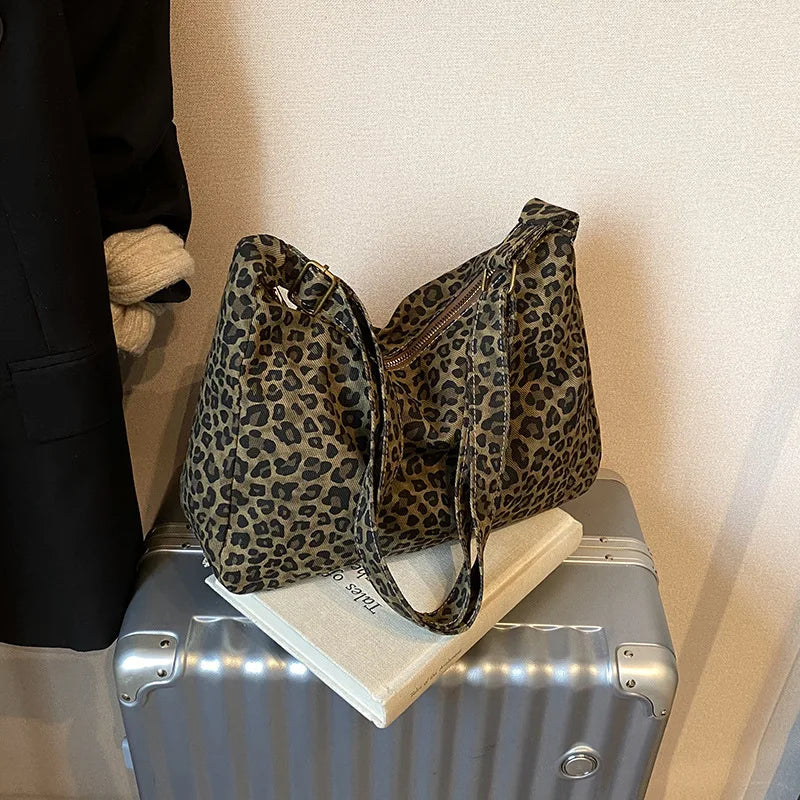 Trendy Casual Soft Textile Women's Shoulder Bag Large Capacity Leopard Print Female Retro Crossbody Bag For Commute Outings