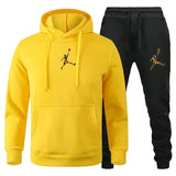 A 2-piece men's outdoor fitness sportswear set featuring a hooded long-sleeved sweatshirt, pullover and casual pants for autumn