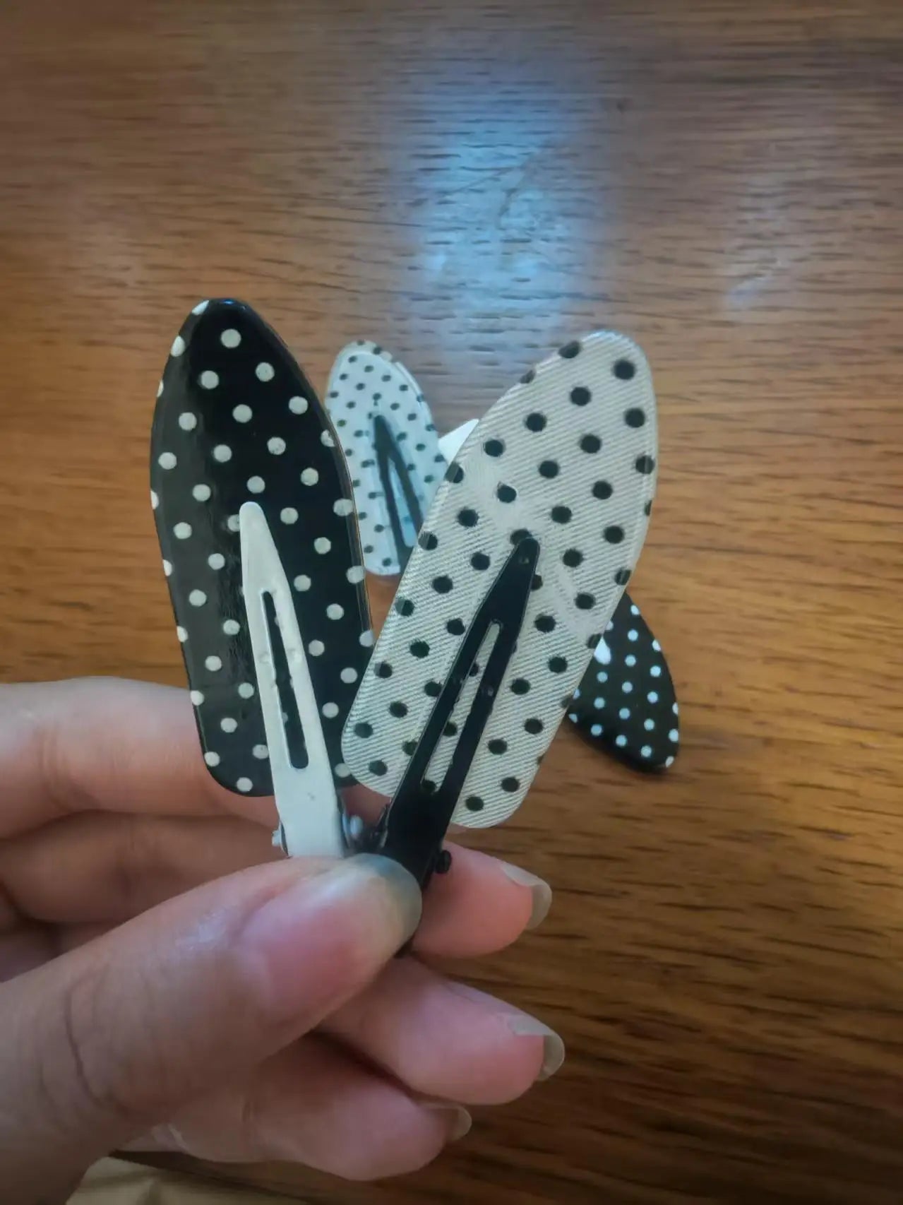 4Pcs Black White Polka Dot Acrylic Hair Clips Secure Hold Suitable for Daily Wear Bb Hairclip Party Outfits Hair Accessories