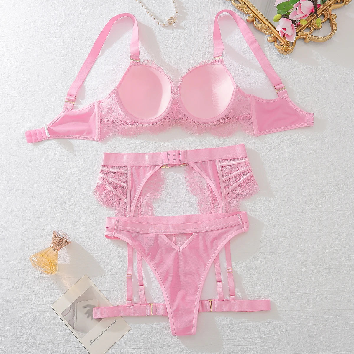 Pure desire hollow out three piece set, complex craftsmanship embroidery hollow out gathering fun set