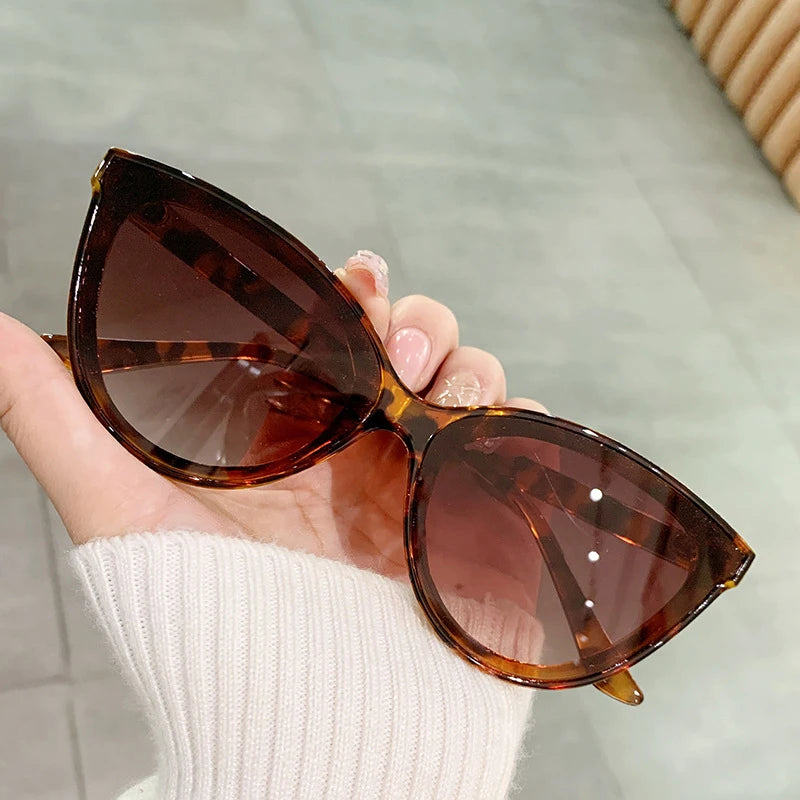 Large Frame Cat Eye Sunglasses Women New Retro Minimalist Style Gradient Sun Glasses High Quality Eyeglasses UV400