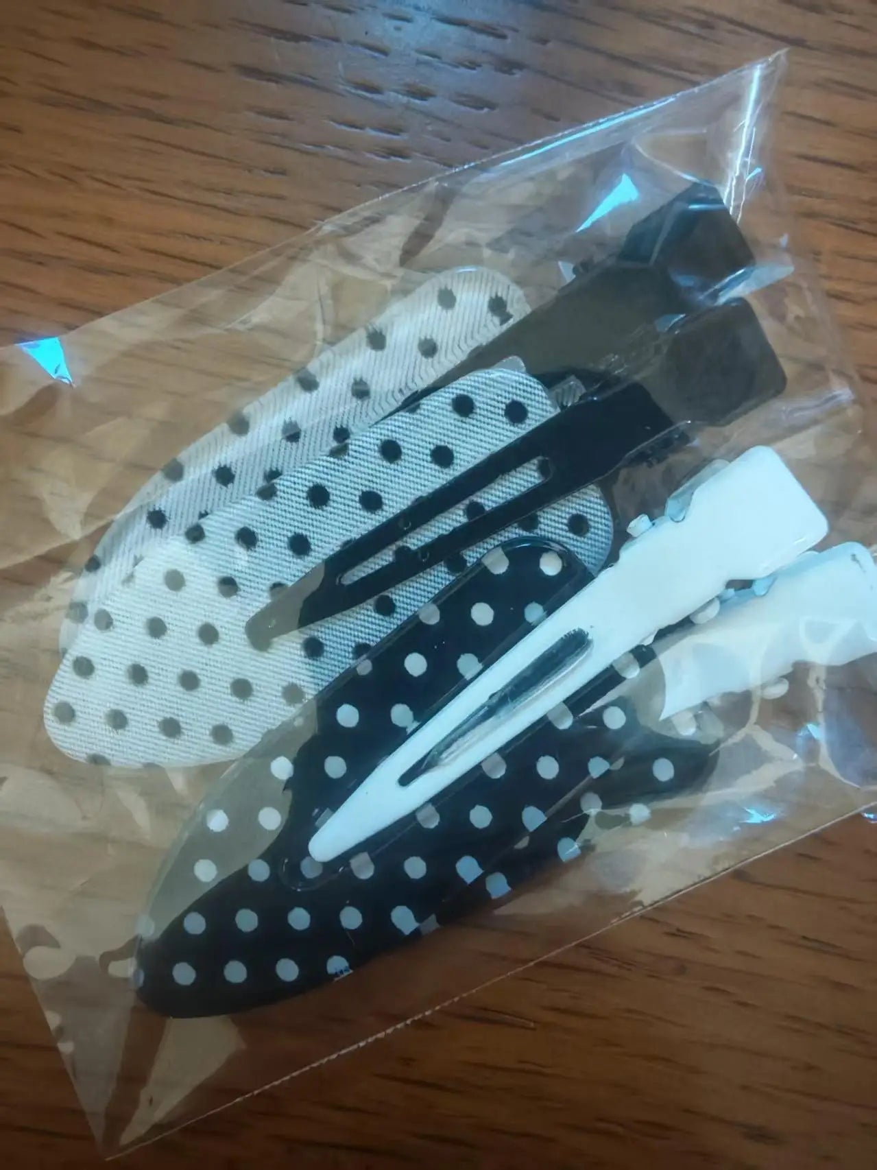 4Pcs Black White Polka Dot Acrylic Hair Clips Secure Hold Suitable for Daily Wear Bb Hairclip Party Outfits Hair Accessories