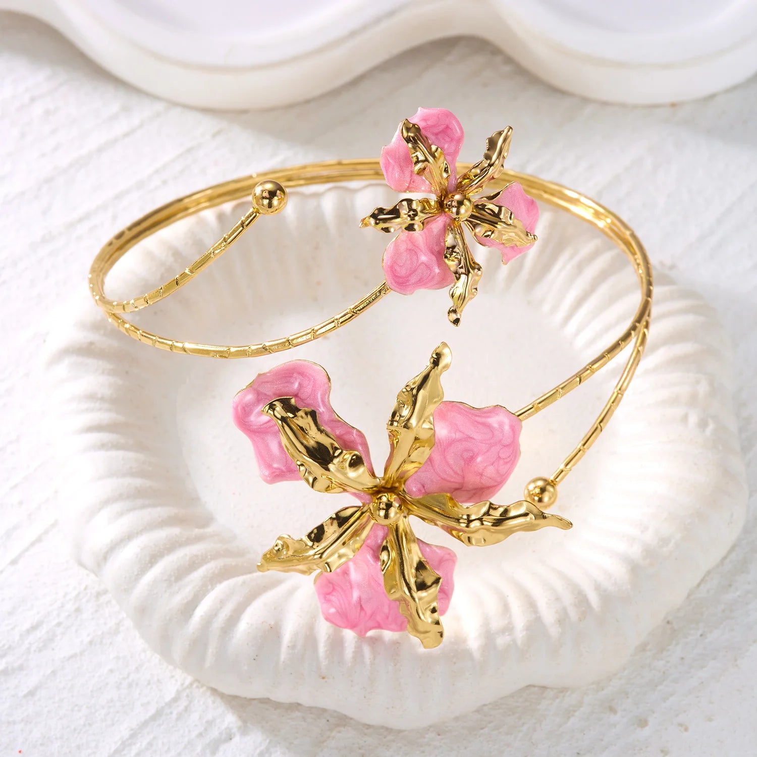 Bohemian Enamel Flower Cuff Bracelets for Women Fashion Gold Color Floral Upper Arm Open Bangle Beach Party Jewelry Gift