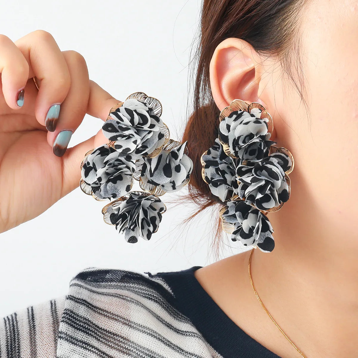 Chiffon flower multi-layer earrings, summer beach vacation style exaggerated earrings design, light luxury, niche